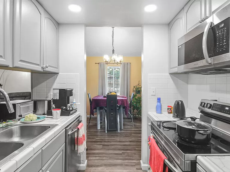 218 Marquette Avenue