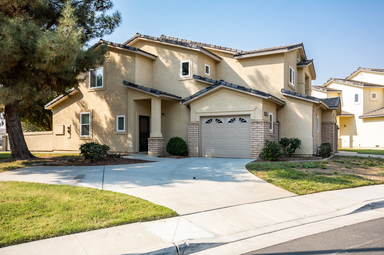 985 Ticonderoga Avenue