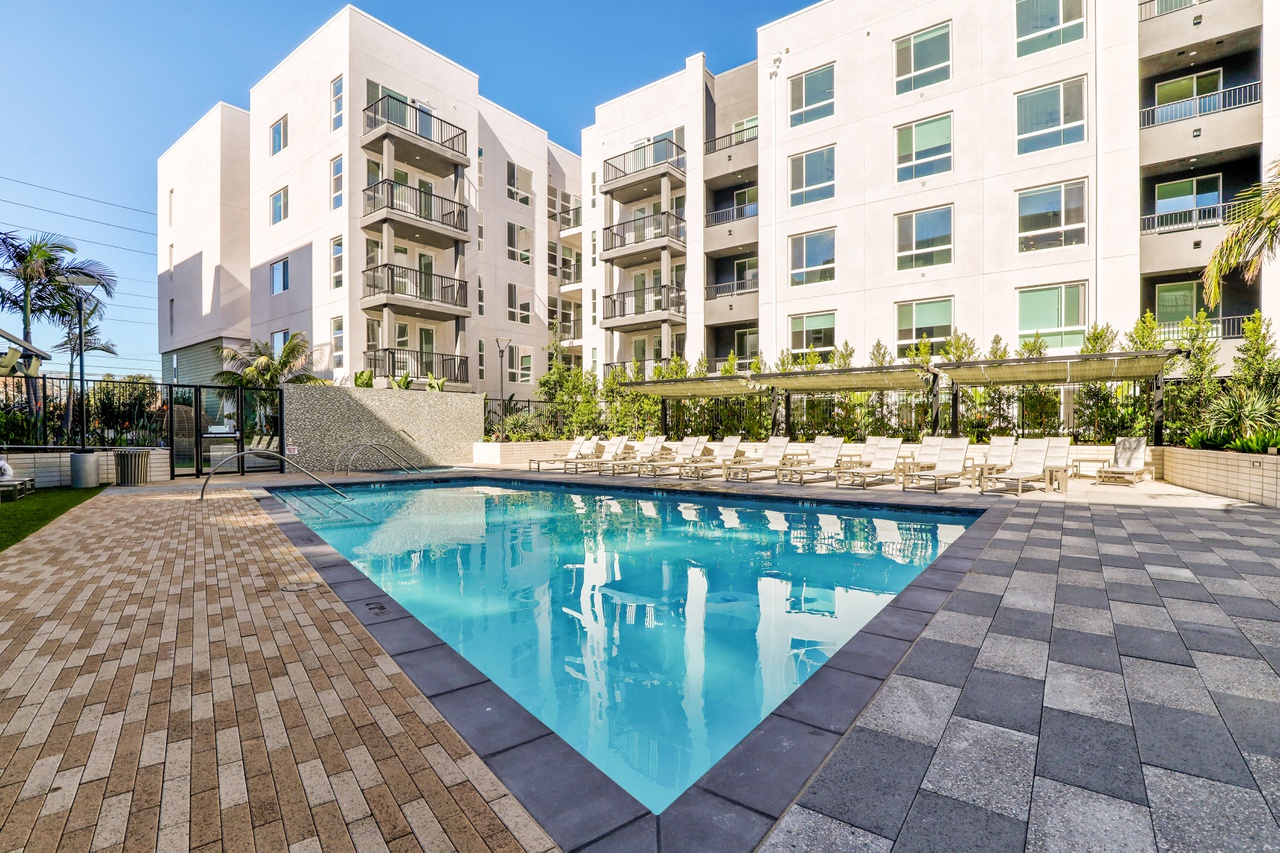 undefined Alexandria Avenue