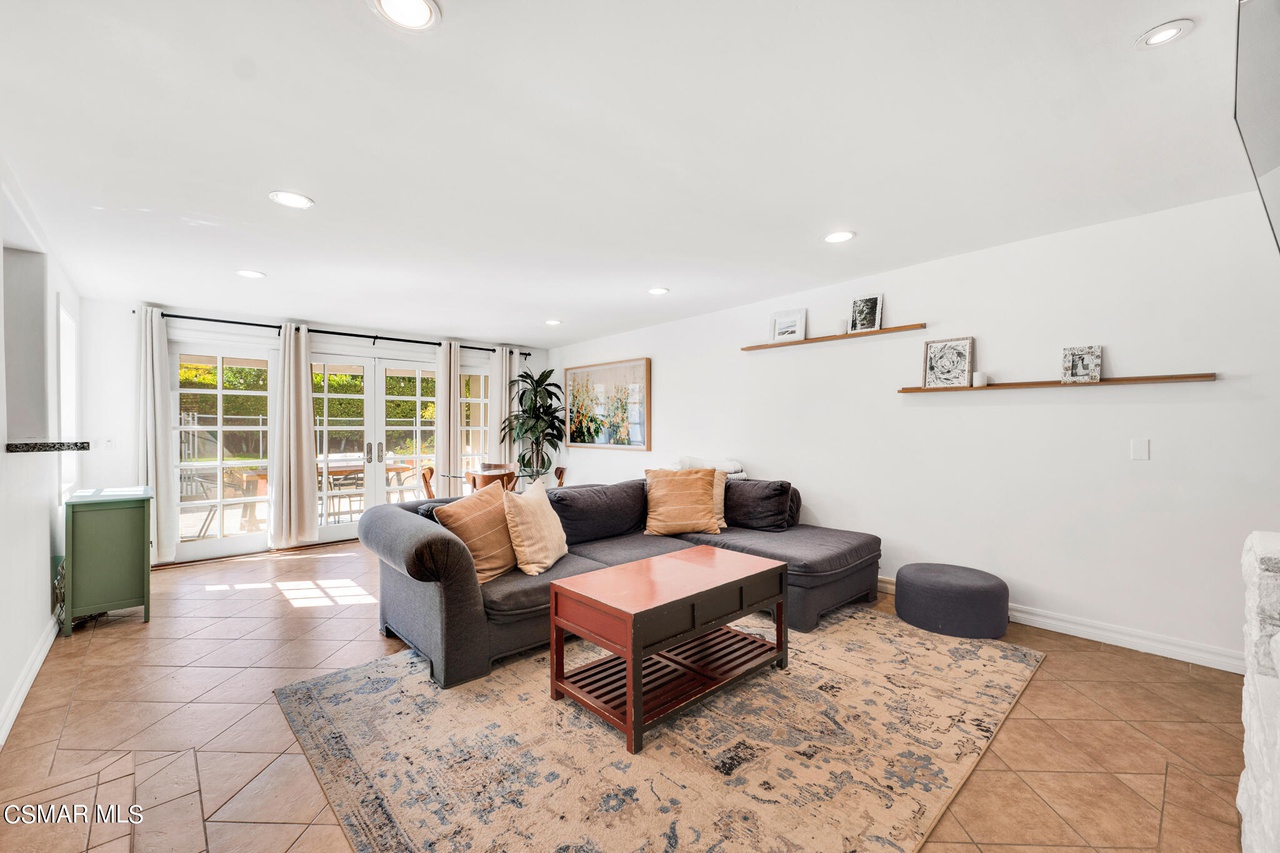 4609 Ventura Canyon Avenue