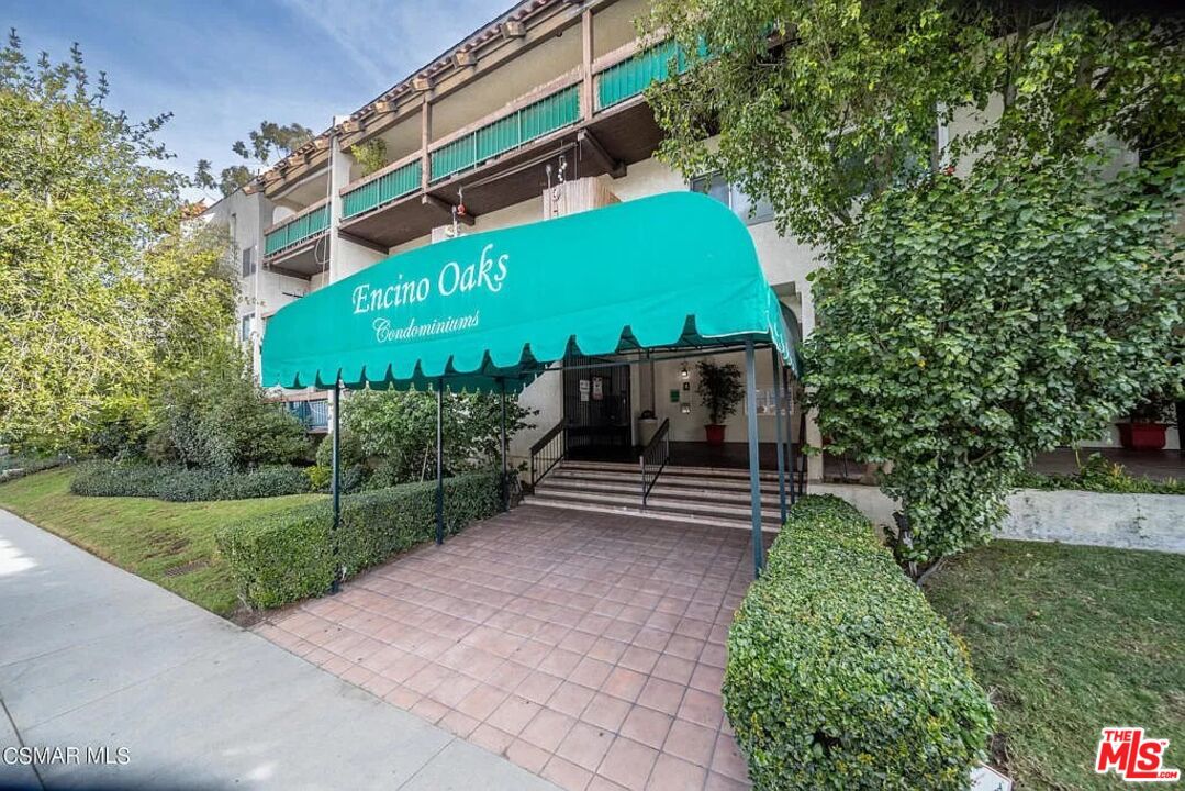 5460 White Oak Place