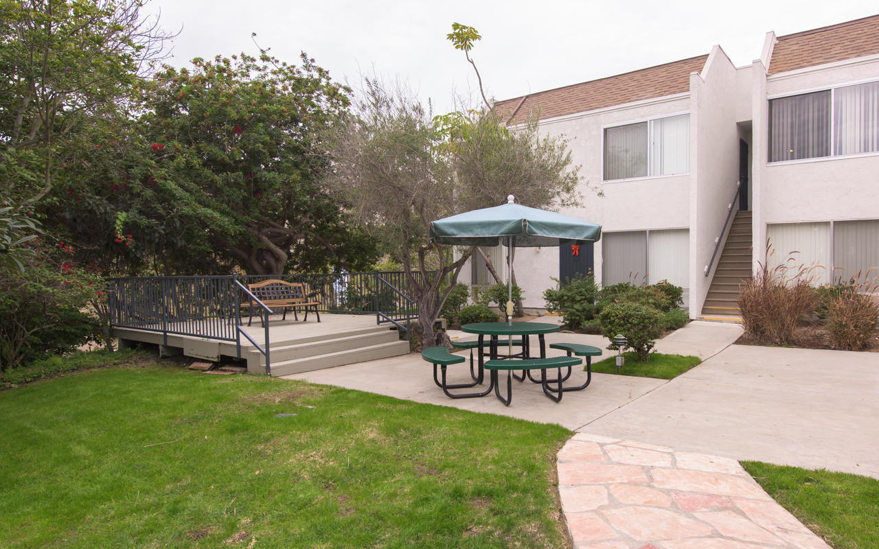 5550 Genesee Court East