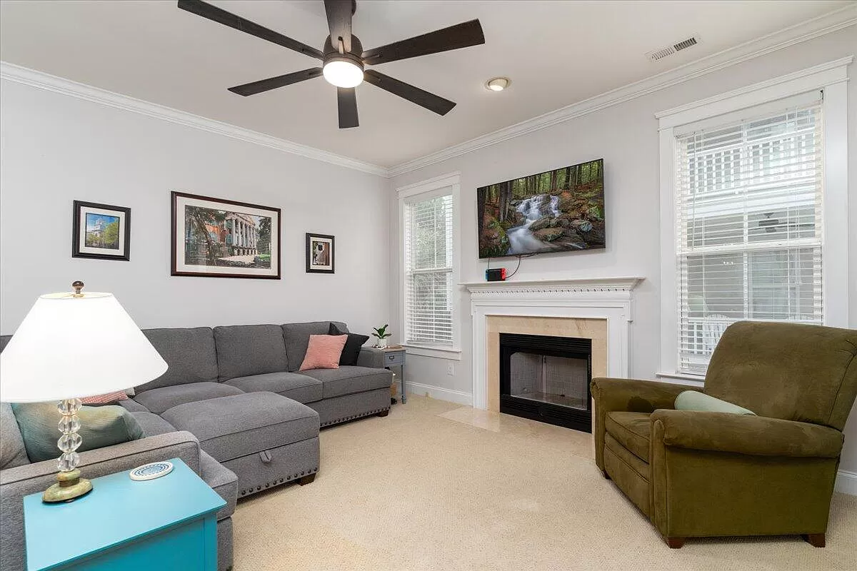 570 West 10th Street, Unit 22