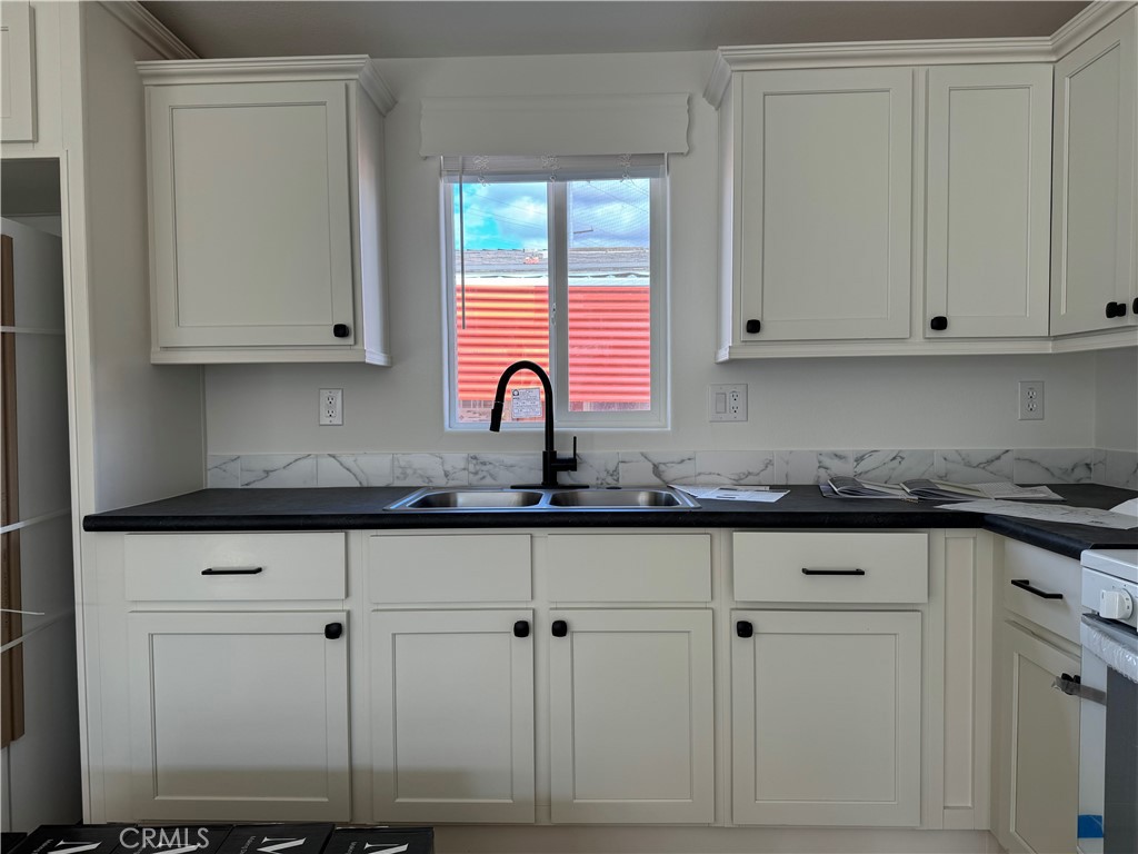 600 West Gladstone Street