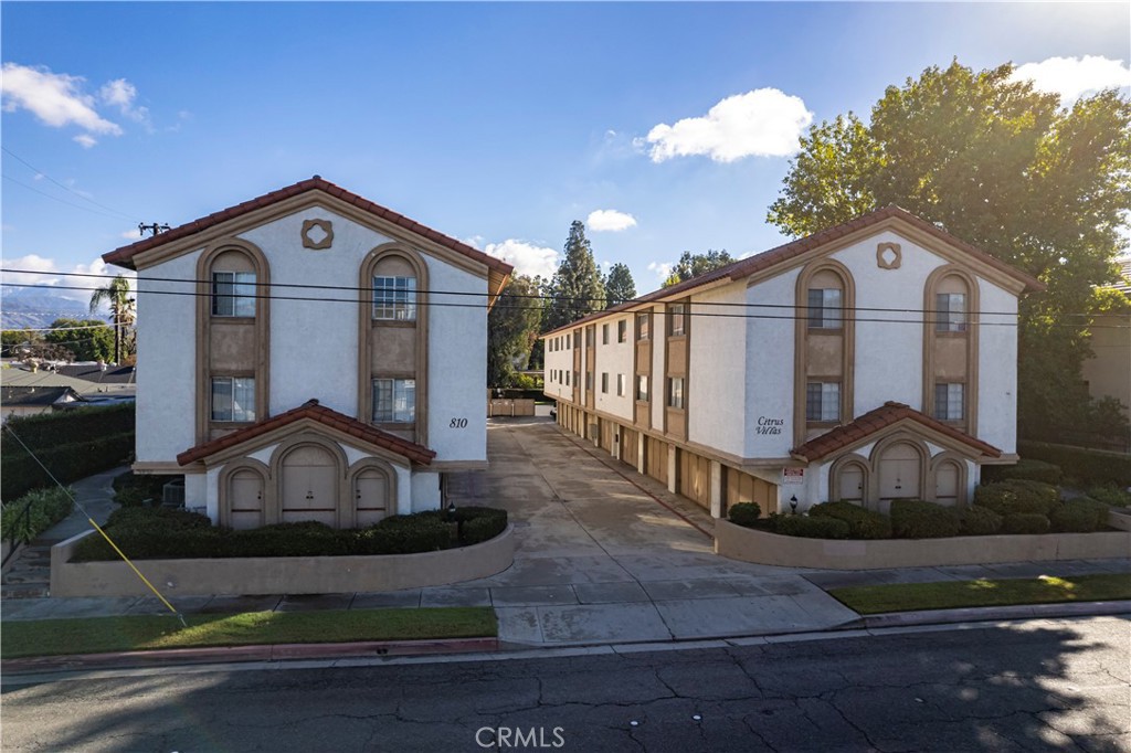 810 South Citrus Avenue